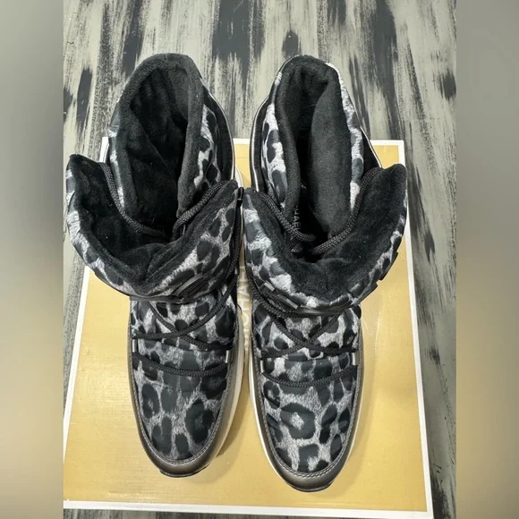 Michael Kors Cassia Black and Gray Cheetah Print Ankle Booties Size 9.5 - Picture 16 of 16